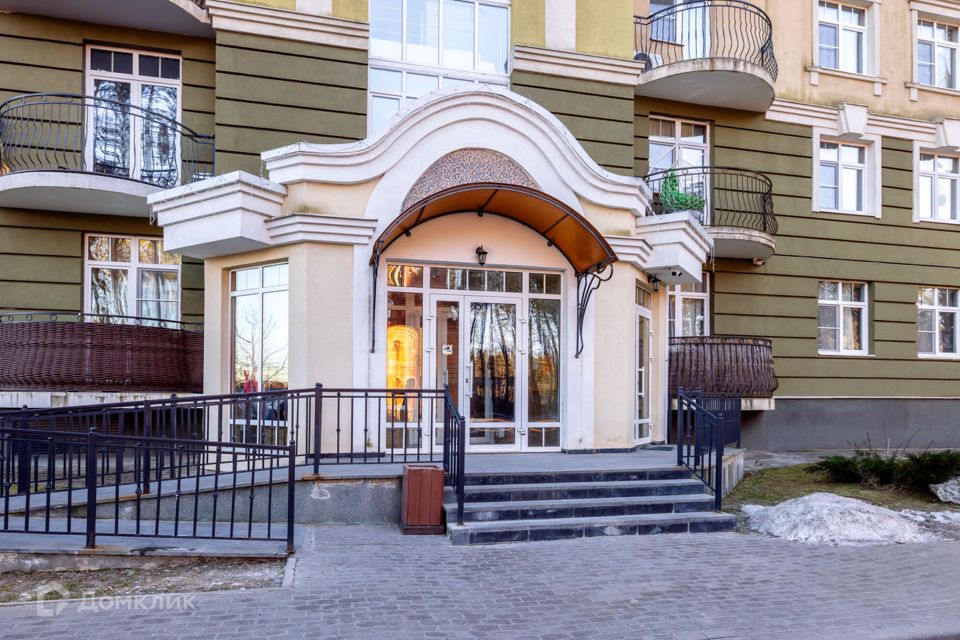 Продаётся 3-комнатная квартира, 124.8 м²