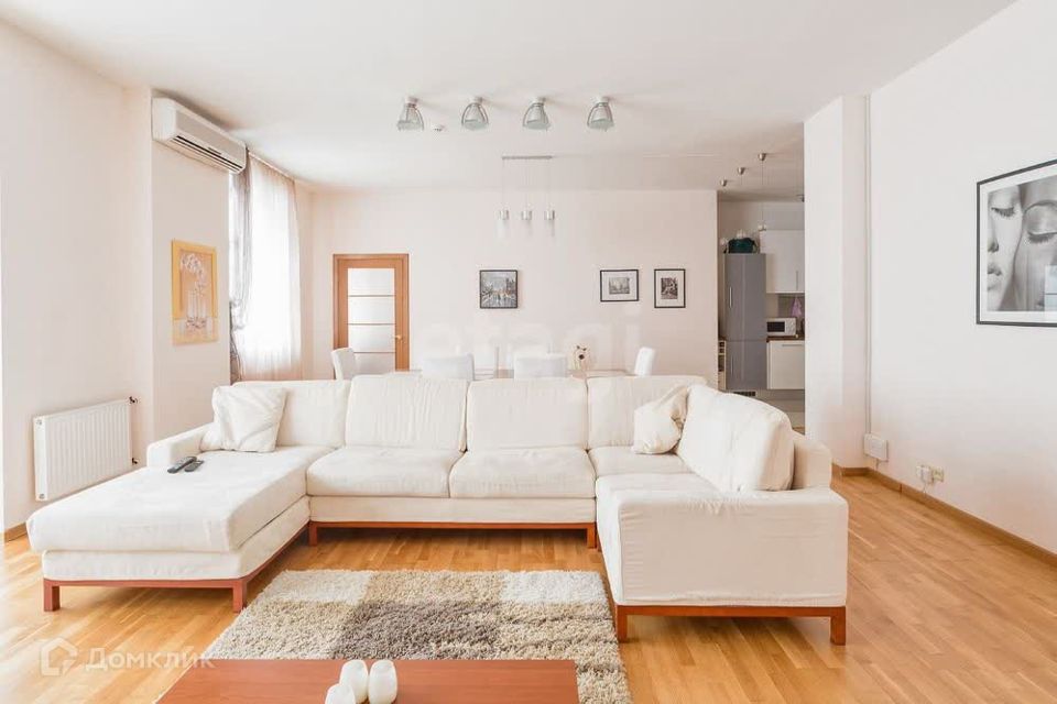 Продаётся 2-комнатная квартира, 110 м²