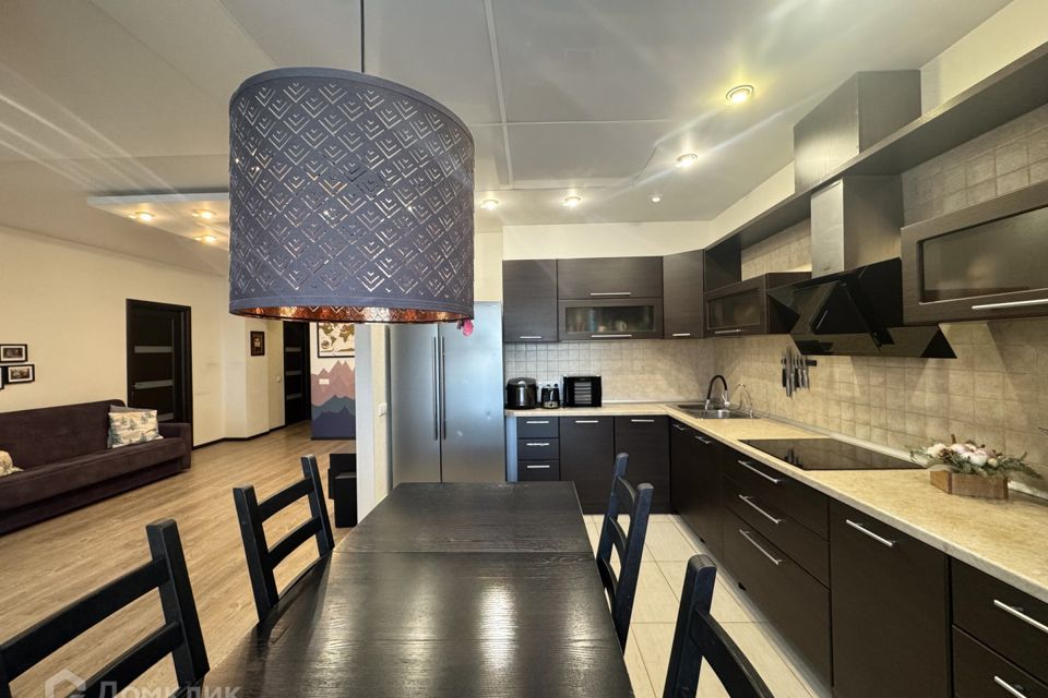 Продаётся 3-комнатная квартира, 98.3 м²