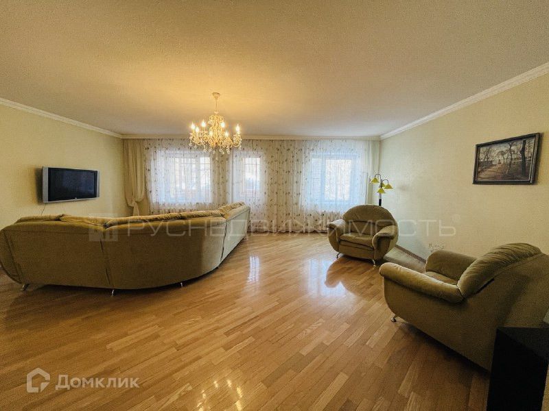 Продаётся 5-комнатная квартира, 191.8 м²