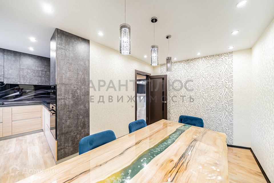 Продаётся 4-комнатная квартира, 132 м²