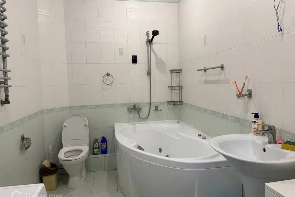 Продаётся 3-комнатная квартира, 112 м²