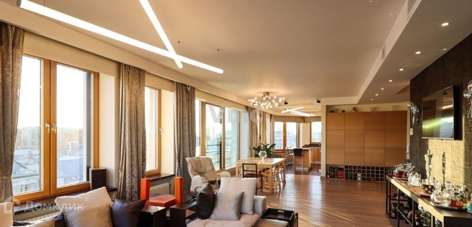 Сдаётся 5-комнатная квартира, 212 м²