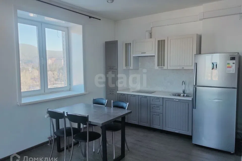 Сдаётся 2-комнатная квартира, 63.9 м²