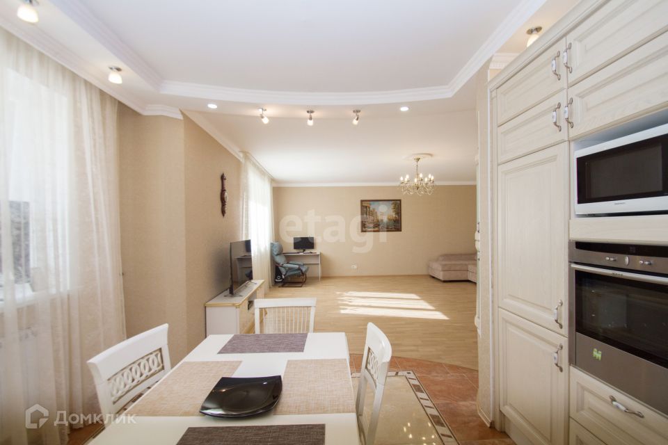 Продаётся 3-комнатная квартира, 105 м²