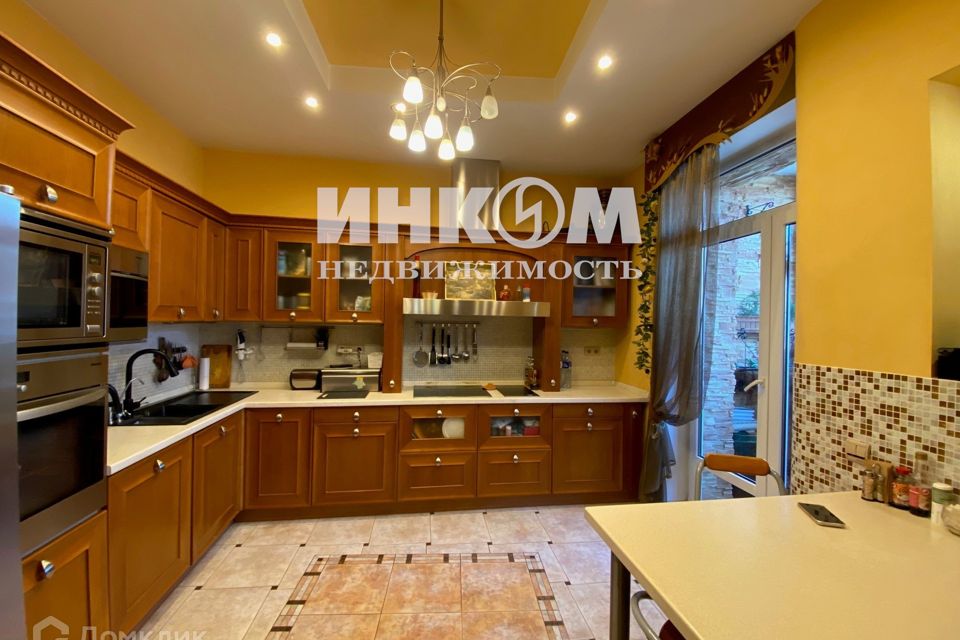 Продаётся 3-комнатная квартира, 111.1 м²
