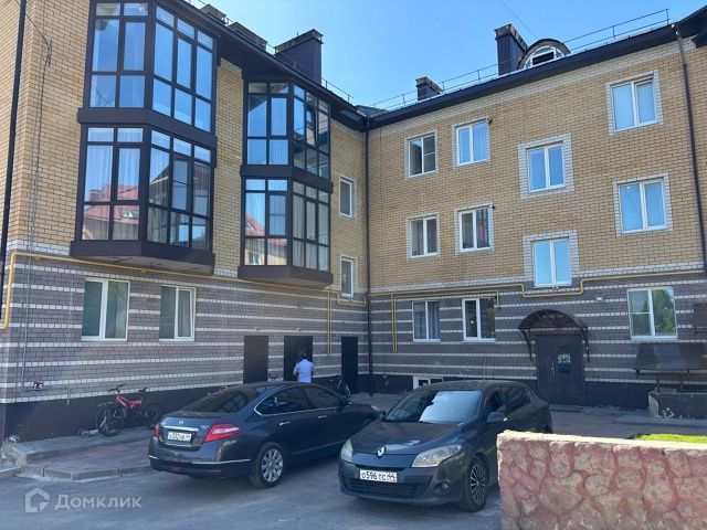 Продаётся 4-комнатная квартира, 245 м²