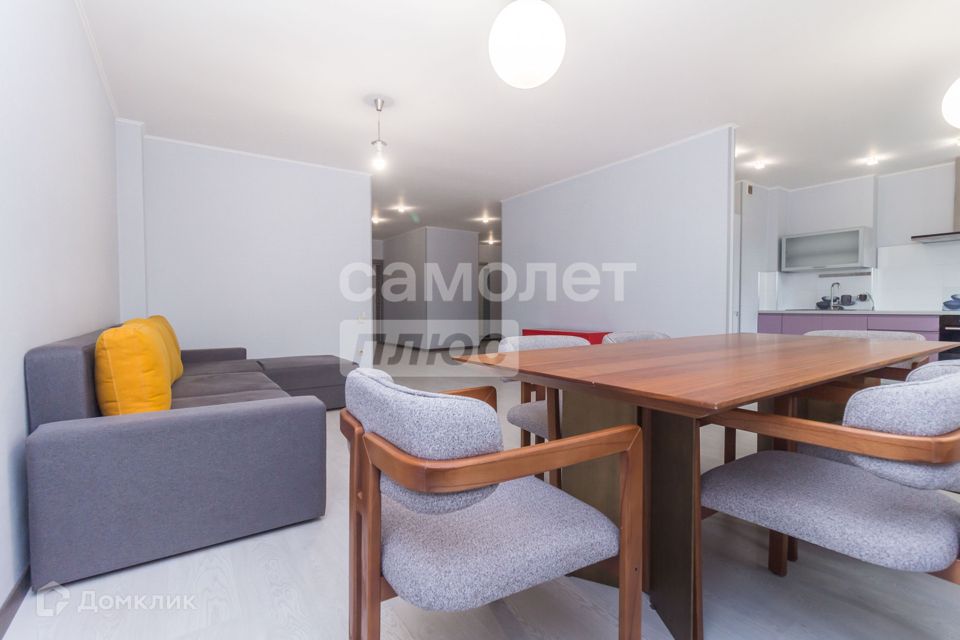Продаётся 3-комнатная квартира, 135.7 м²