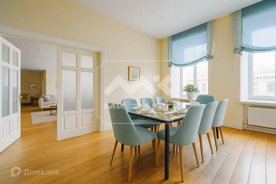 Продаётся 8-комнатная квартира, 270.8 м²