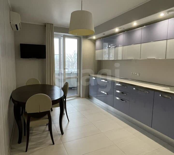 Продаётся 1-комнатная квартира, 51.8 м²