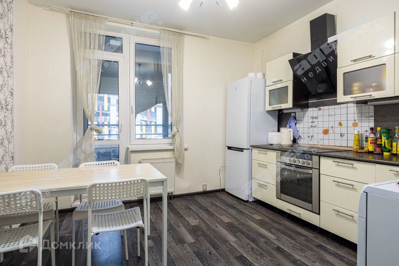 Продаётся 1-комнатная квартира, 49 м²