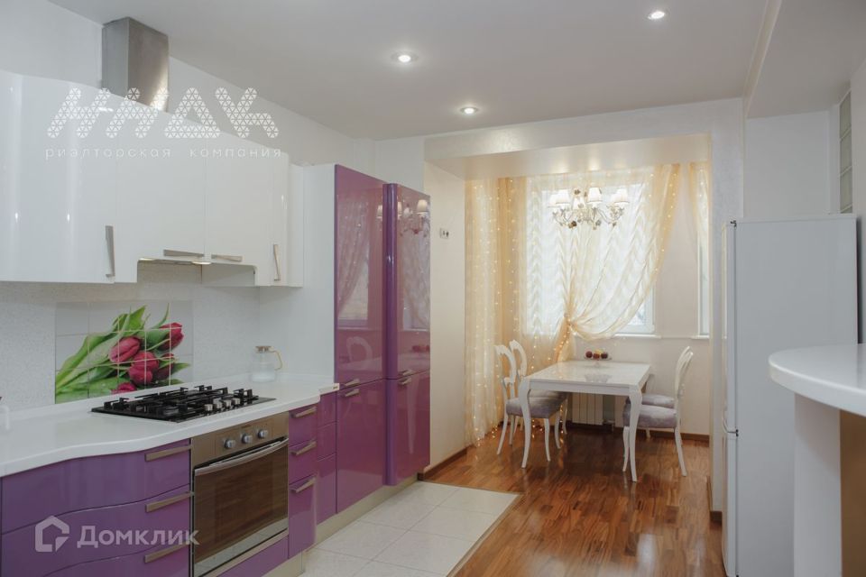 Продаётся 4-комнатная квартира, 130 м²