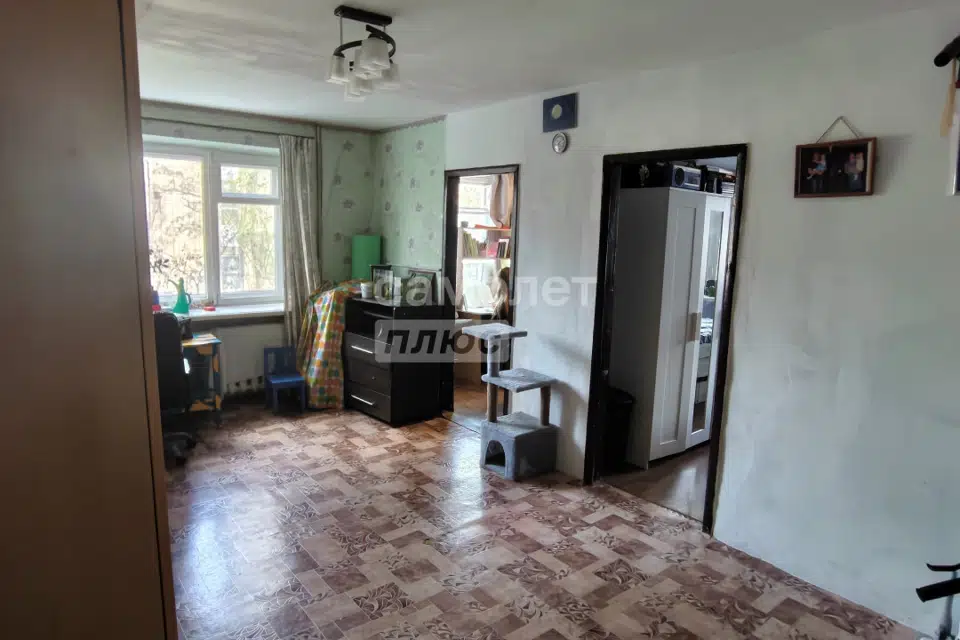Продаётся 4-комнатная квартира, 61.3 м²