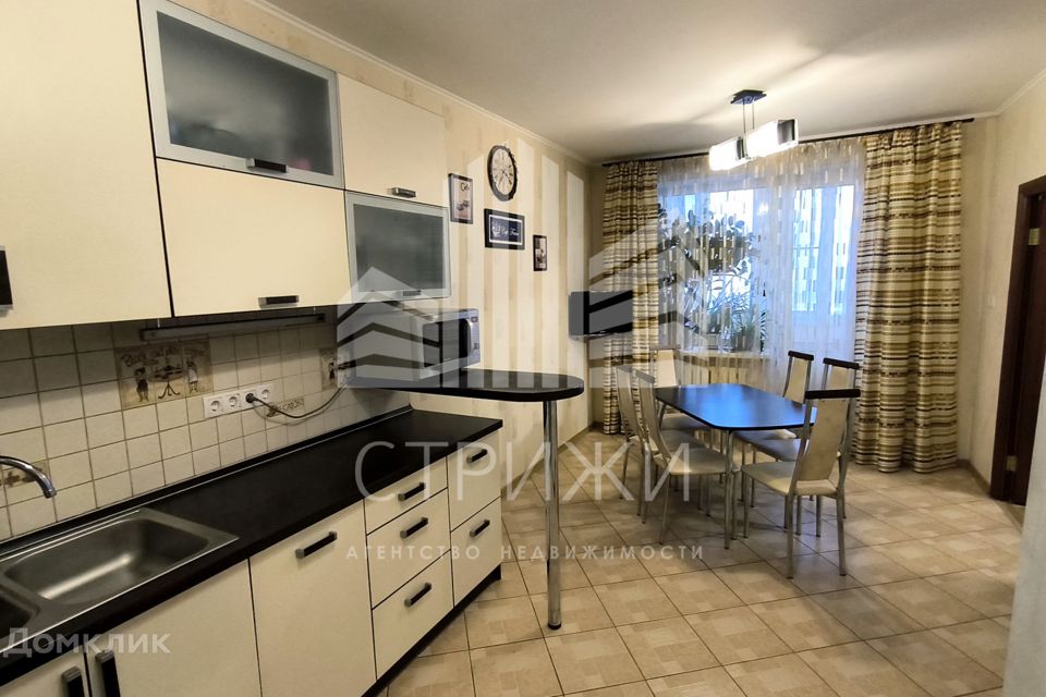 Продаётся 4-комнатная квартира, 137 м²