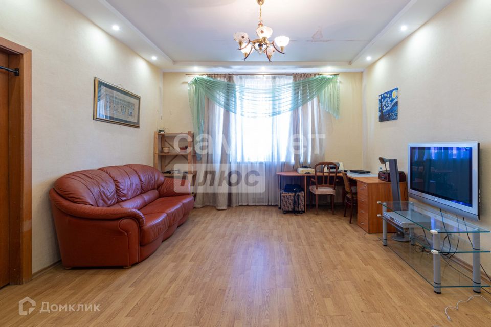 Продаётся 4-комнатная квартира, 133.6 м²