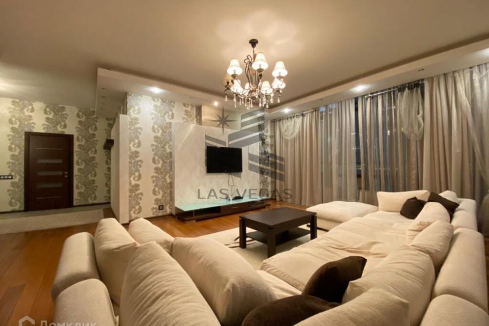 Сдаётся 2-комнатная квартира, 112 м²