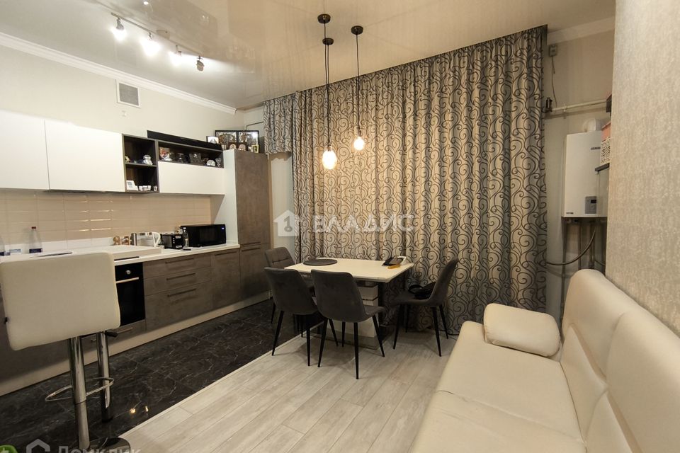 Продаётся 1-комнатная квартира, 42.4 м²