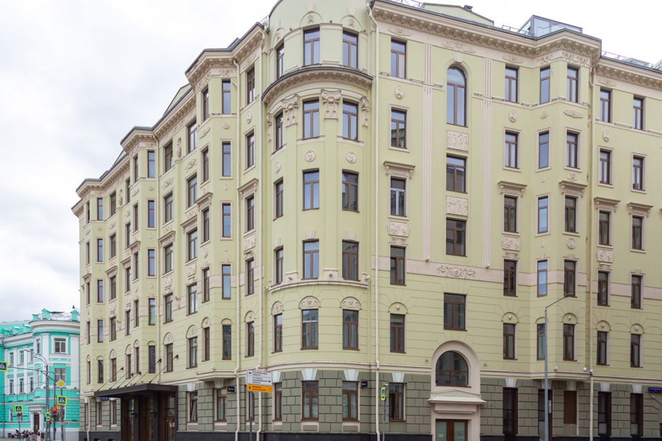 Продаётся 3-комнатная квартира, 168.4 м²