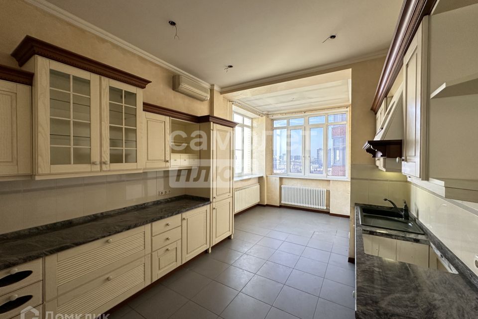 Продаётся 5-комнатная квартира, 187.7 м²