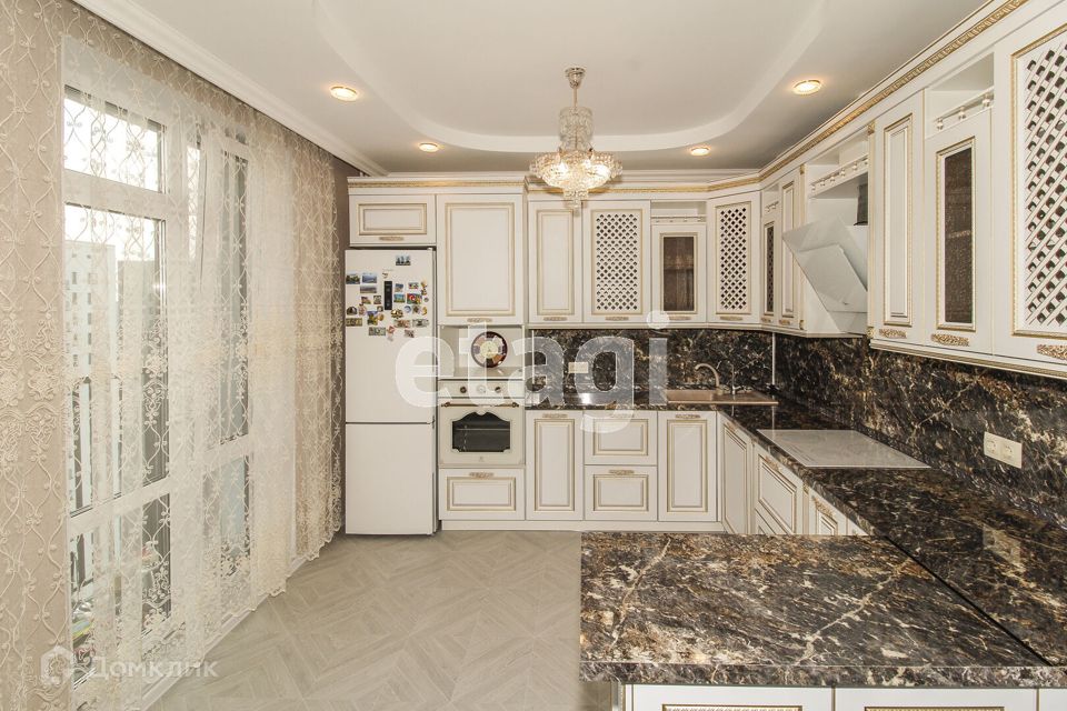 Продаётся 5-комнатная квартира, 152 м²