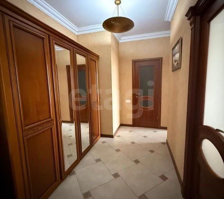 Продаётся 2-комнатная квартира, 77.3 м²