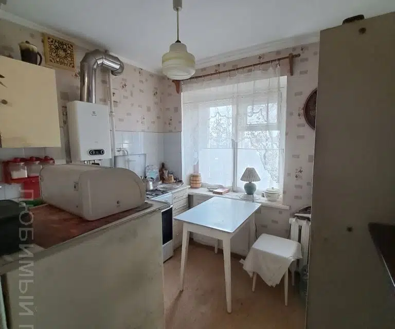Продаётся 3-комнатная квартира, 41.9 м²