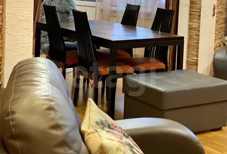 Продаётся 4-комнатная квартира, 141.7 м²