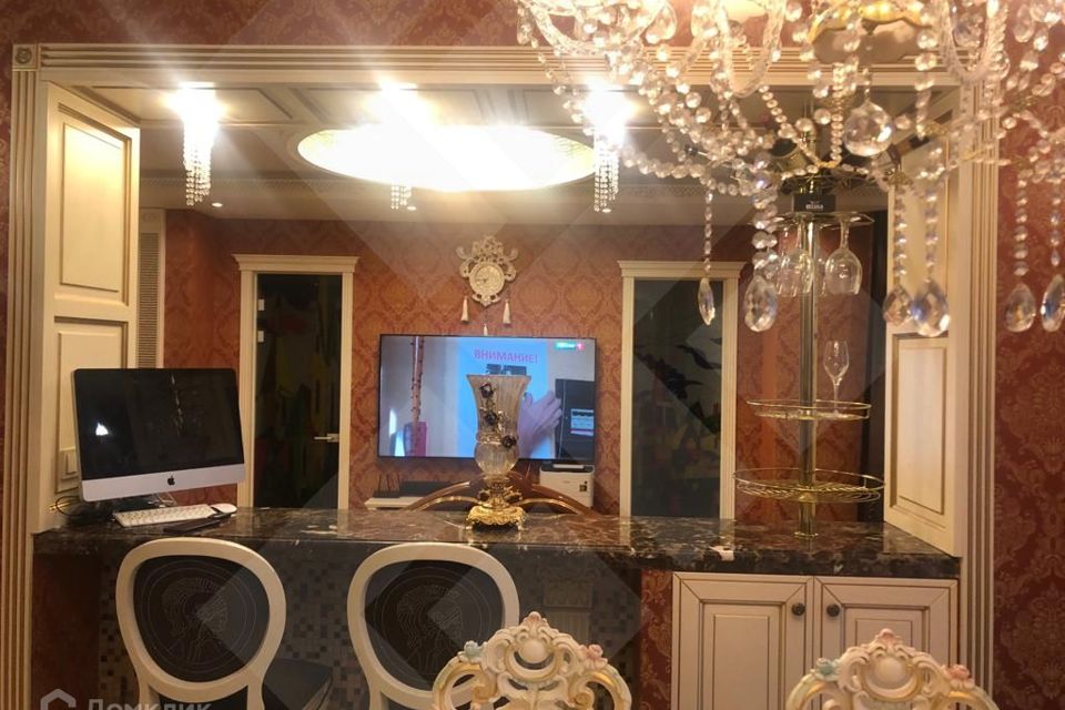 Продаётся 4-комнатная квартира, 130 м²