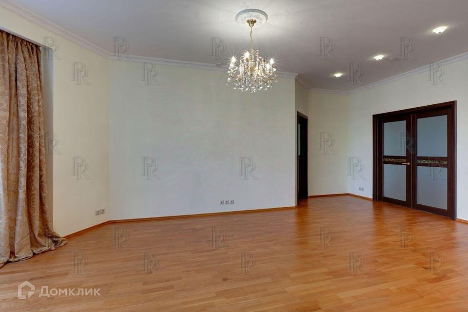 Продаётся 4-комнатная квартира, 155 м²