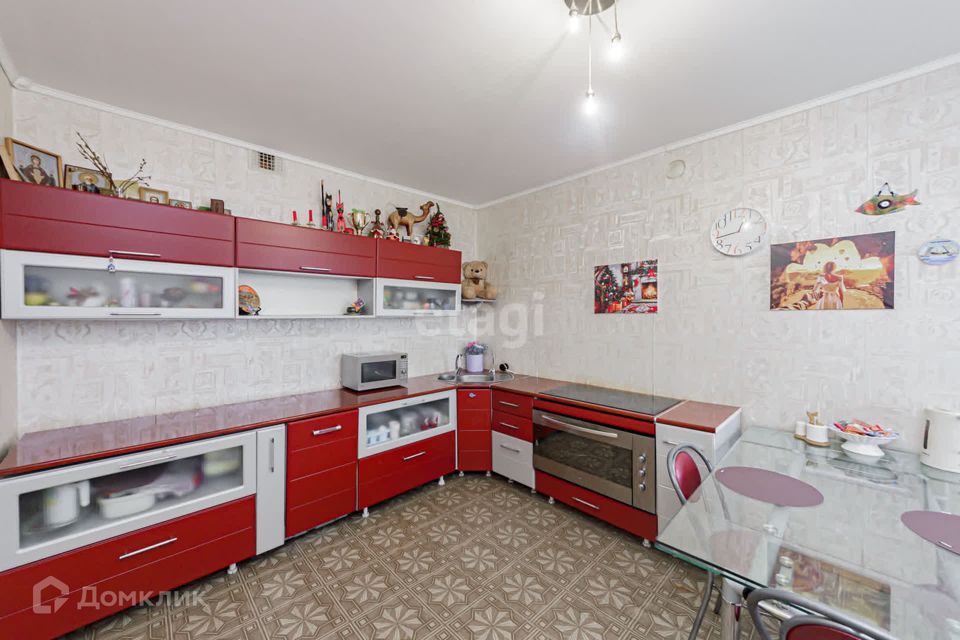 Продаётся 4-комнатная квартира, 102 м²