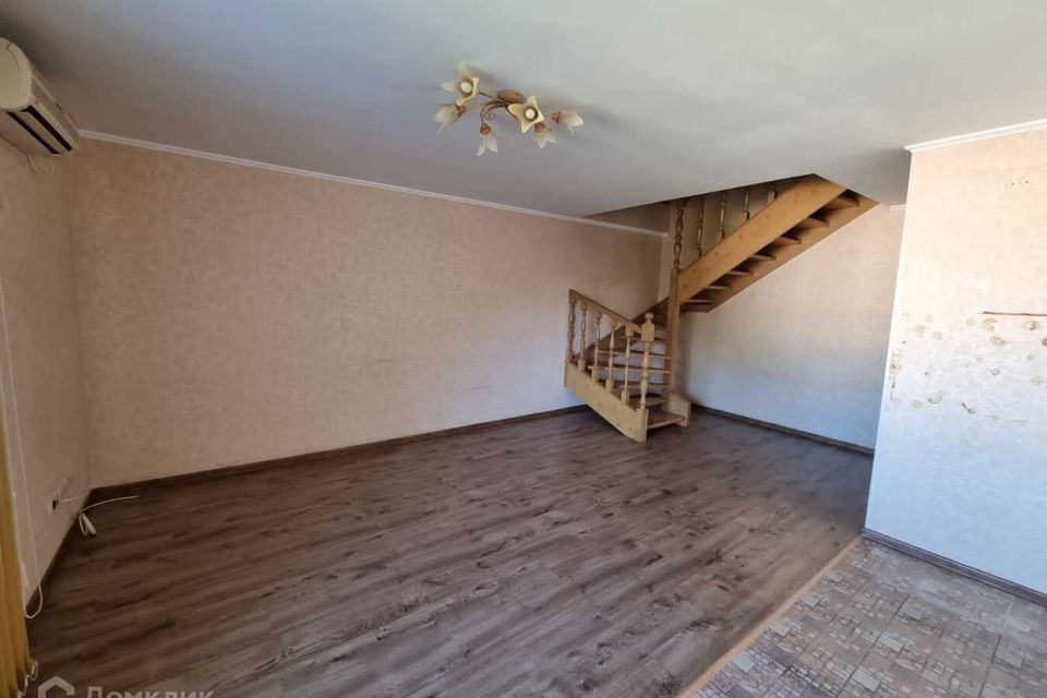 Продаётся 4-комнатная квартира, 109 м²
