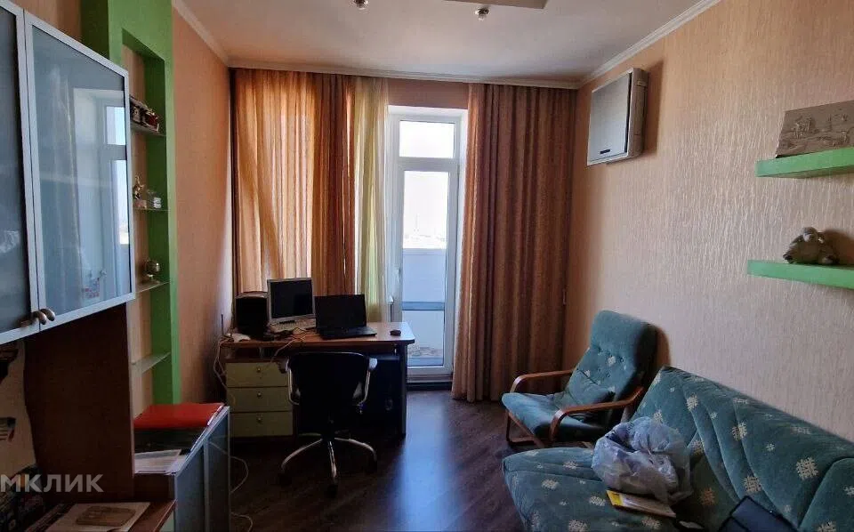 Продаётся 3-комнатная квартира, 138 м²