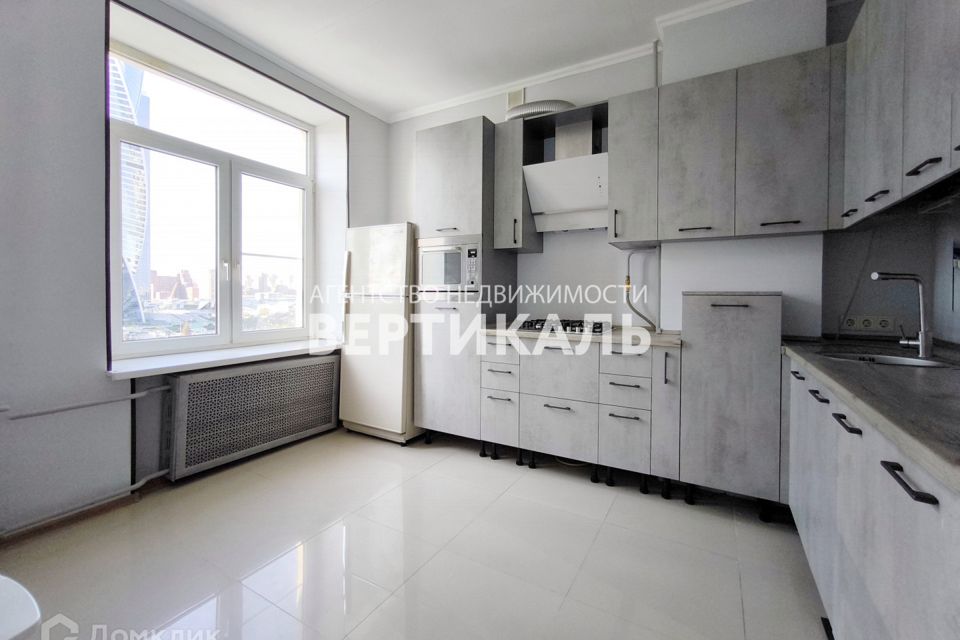 Сдаётся 4-комнатная квартира, 105 м²