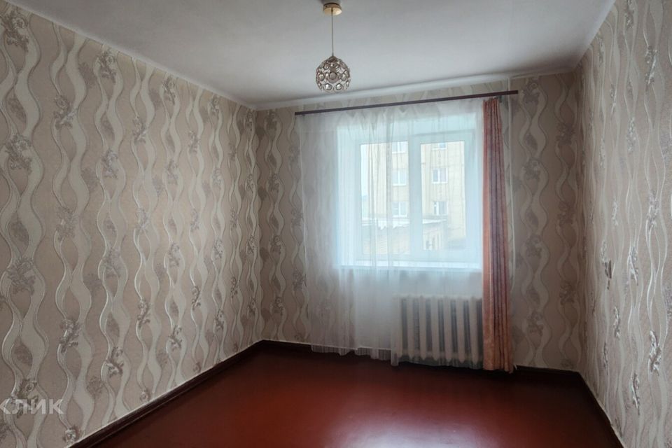 Продаётся 4-комнатная квартира, 61.7 м²