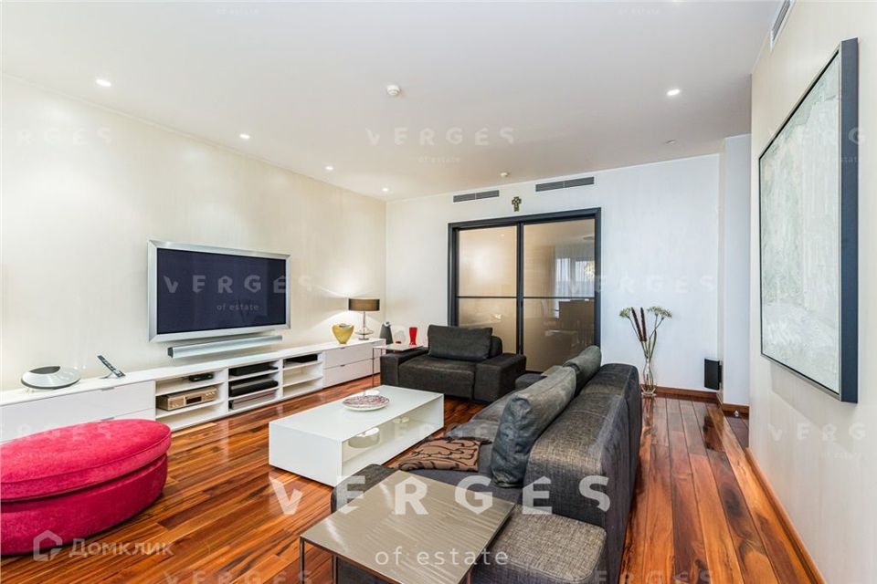 Продаётся 4-комнатная квартира, 190 м²