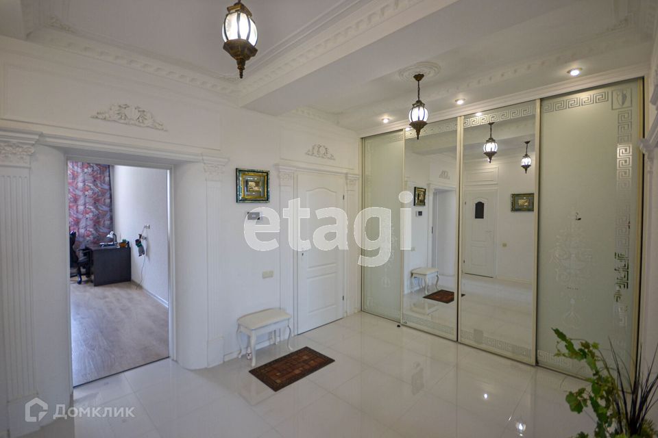 Продаётся 3-комнатная квартира, 124 м²