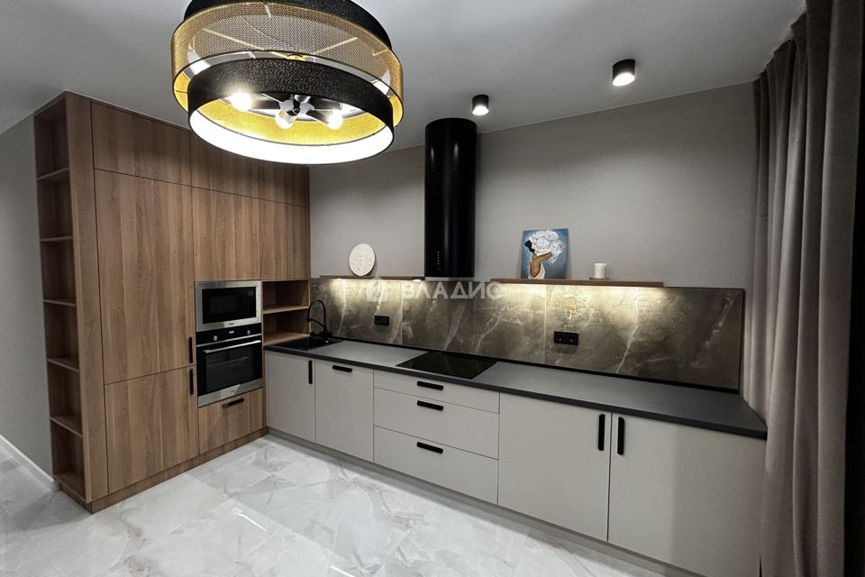 Продаётся 3-комнатная квартира, 108 м²
