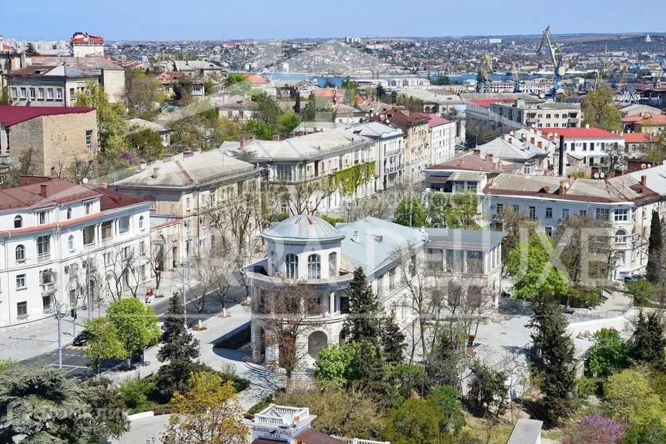 Продаётся 3-комнатная квартира, 157 м²