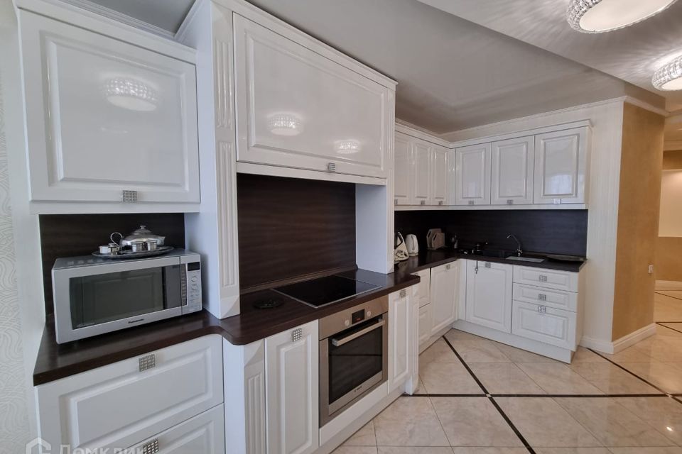Продаётся 4-комнатная квартира, 114 м²