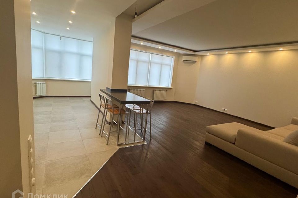 Продаётся 2-комнатная квартира, 112 м²