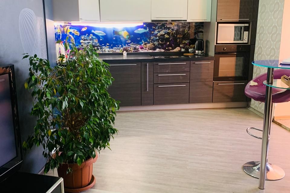Продаётся 4-комнатная квартира, 89.9 м²