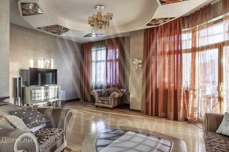 Продаётся 3-комнатная квартира, 145 м²