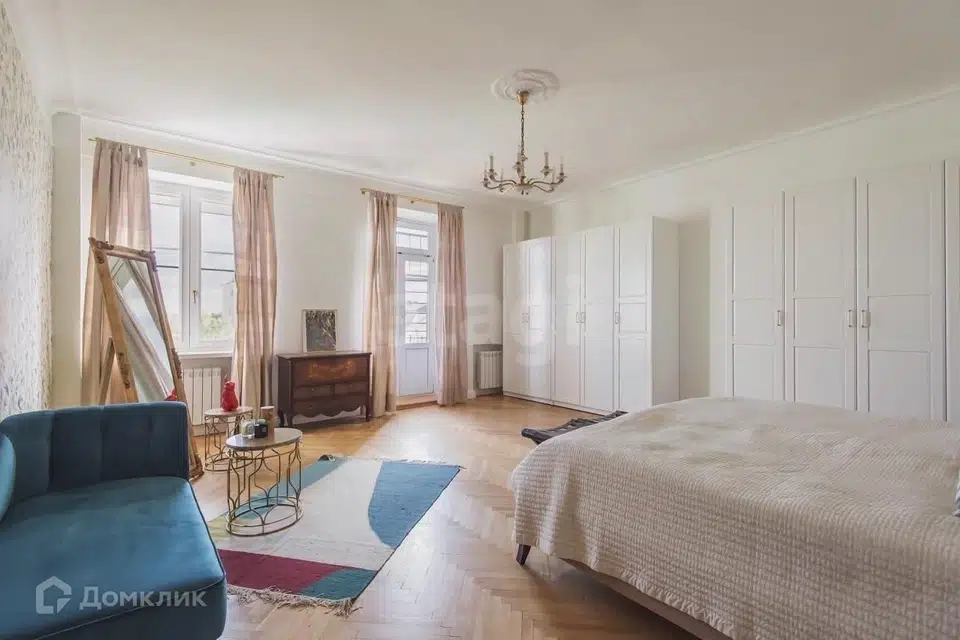 Продаётся 4-комнатная квартира, 129 м²