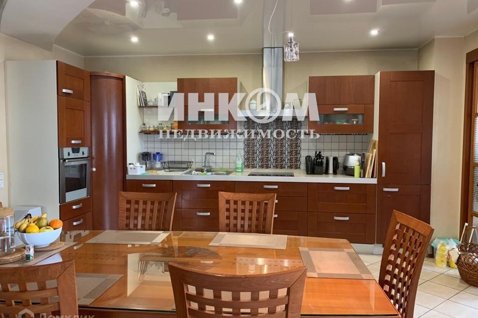 Сдаётся 4-комнатная квартира, 140 м²
