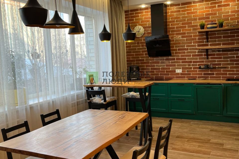 Продаётся 3-комнатная квартира, 114 м²