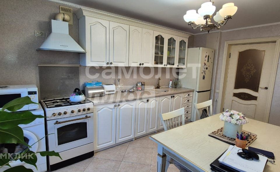Продаётся 4-комнатная квартира, 90 м²