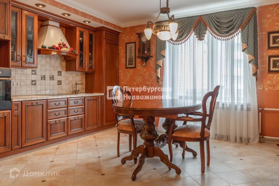 Продаётся 3-комнатная квартира, 129 м²