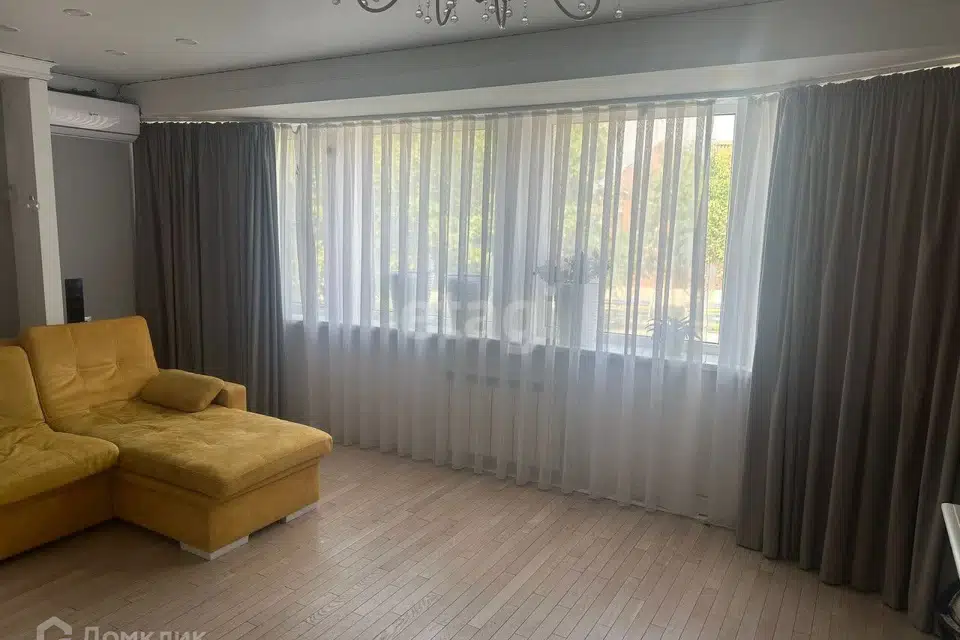 Продаётся 3-комнатная квартира, 118 м²