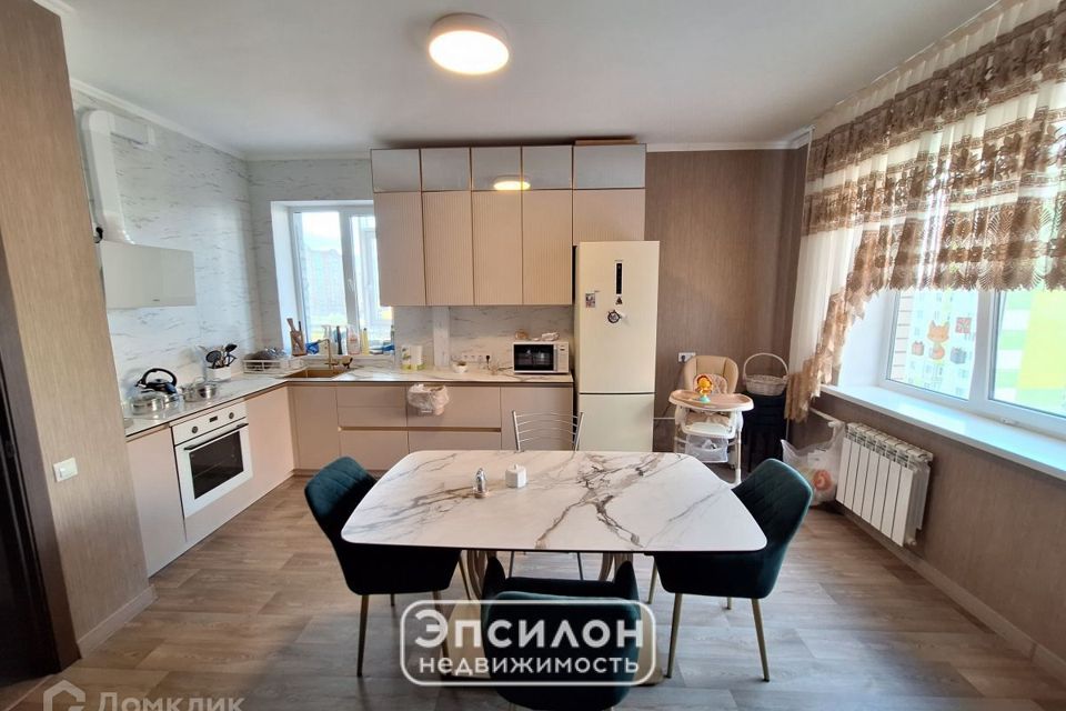 Продаётся 3-комнатная квартира, 101.7 м²