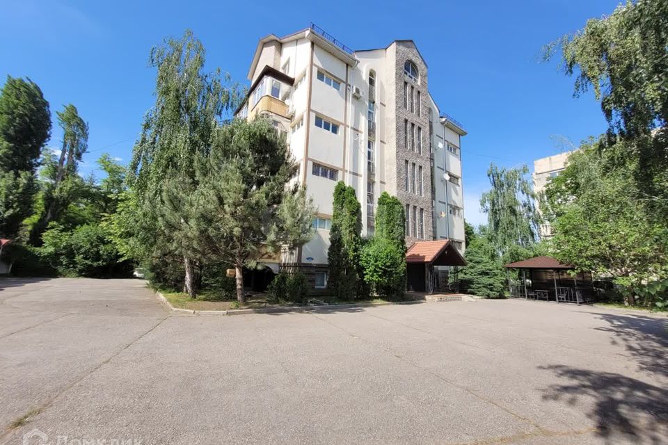 Продаётся 3-комнатная квартира, 113 м²